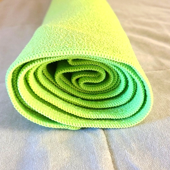 (2/$30) Yoga Mat Towel - Picture 4 of 4